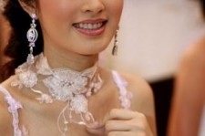 巴音郭楞人妖皇后(中国富豪娶人妖皇后)