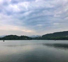 巴音郭楞杭州自助游(杭州自助游旅游攻略)