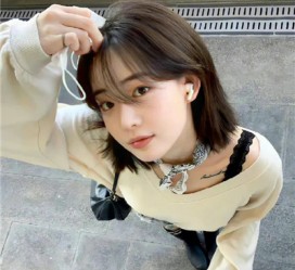 巴音郭楞伴游女生云微微的资料