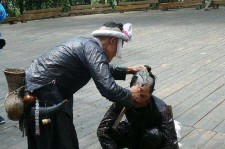 巴音郭楞欲带老伴游遍中国(带着老伴去旅游)