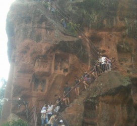 巴音郭楞乐山旅游攻略(乐山旅游攻略自由行路线推荐)