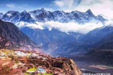 巴音郭楞旅游地点(旅游地点与地理关系)