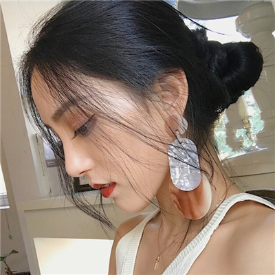 巴音郭楞伴游女生张悦然的资料