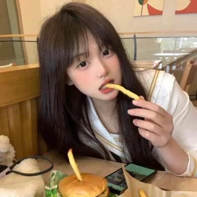 巴音郭楞伴游女生李欣怡的资料