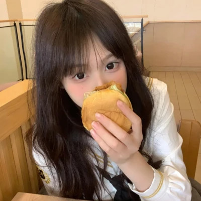 巴音郭楞伴游女生李心怡的资料