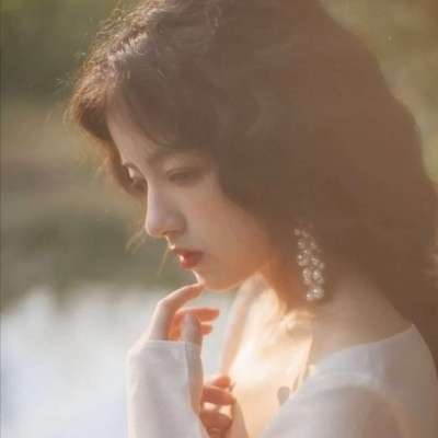 巴音郭楞伴游女生雷花蕊的资料