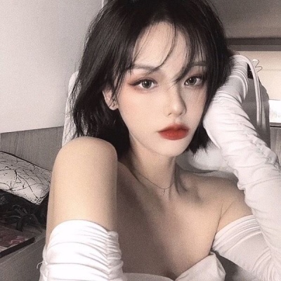 巴音郭楞伴游女生李幻极的资料
