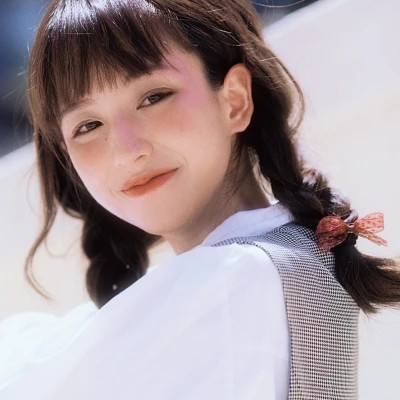 巴音郭楞伴游女生郑晓晴的资料