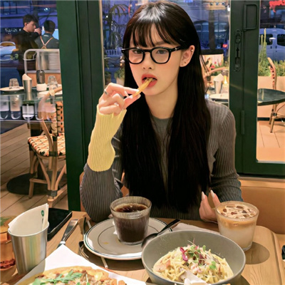 巴音郭楞伴游女生娄婷的资料