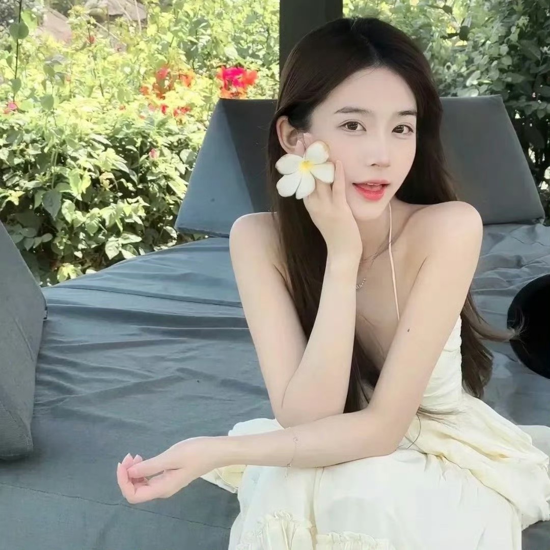 巴音郭楞伴游女生Claire的资料