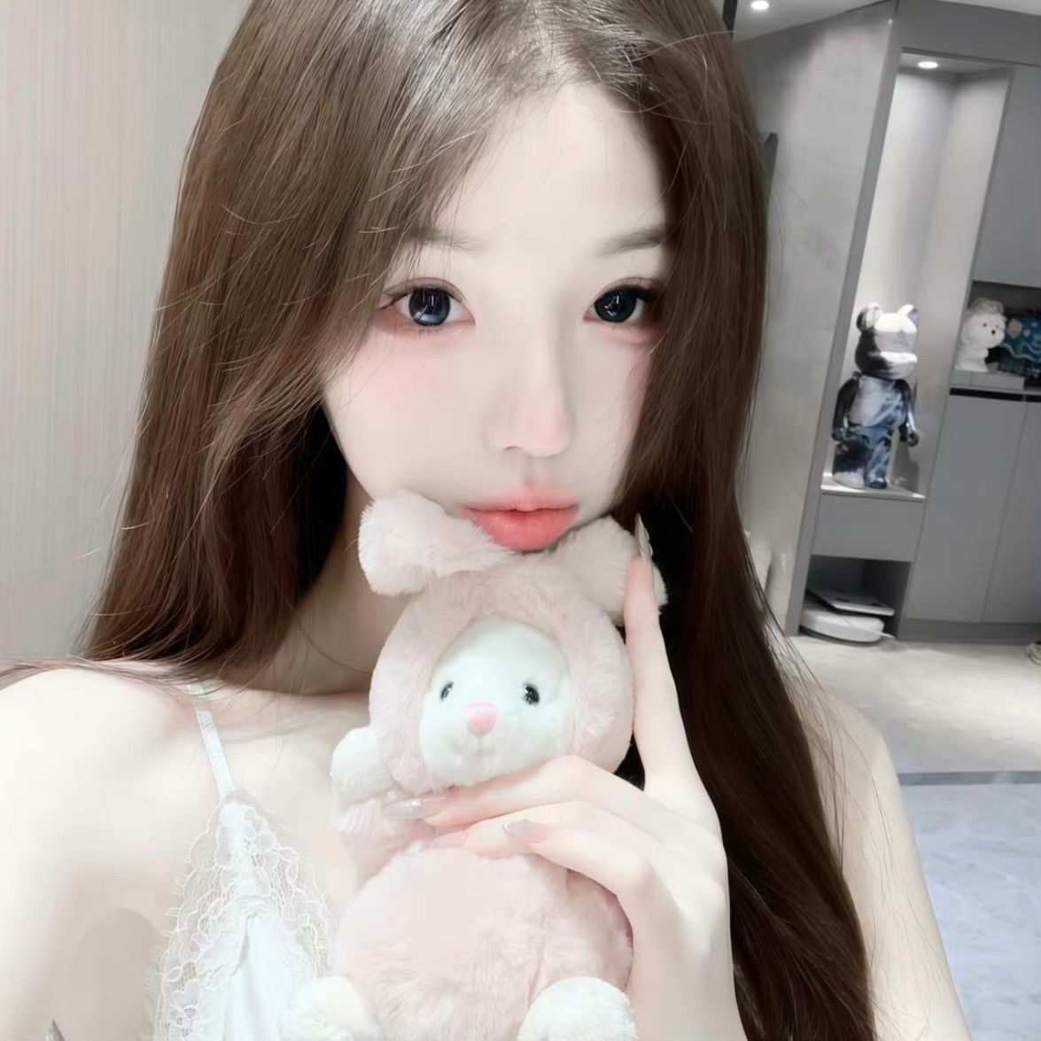 巴音郭楞伴游女生朱珠的资料