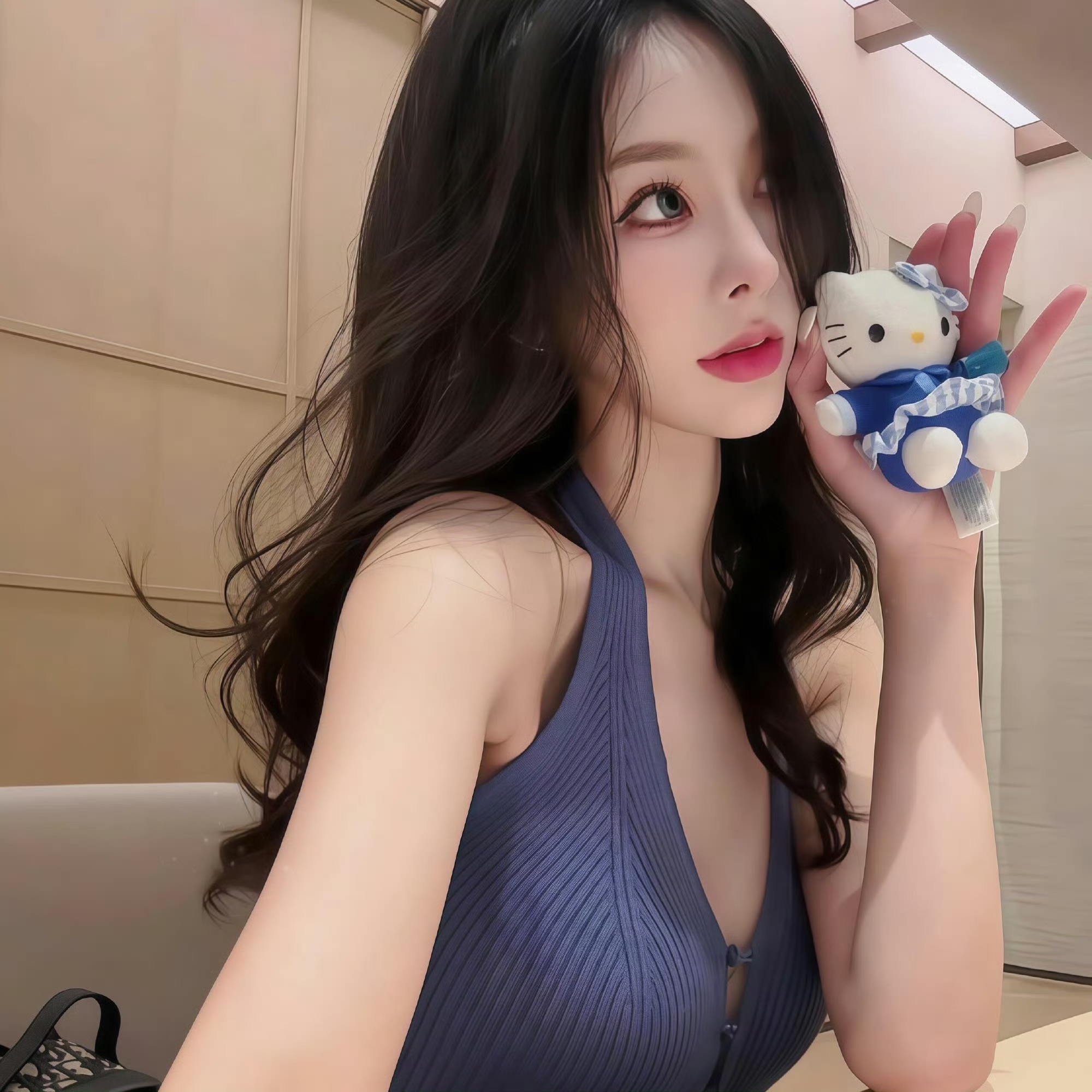 巴音郭楞伴游女生鹿小婷的资料