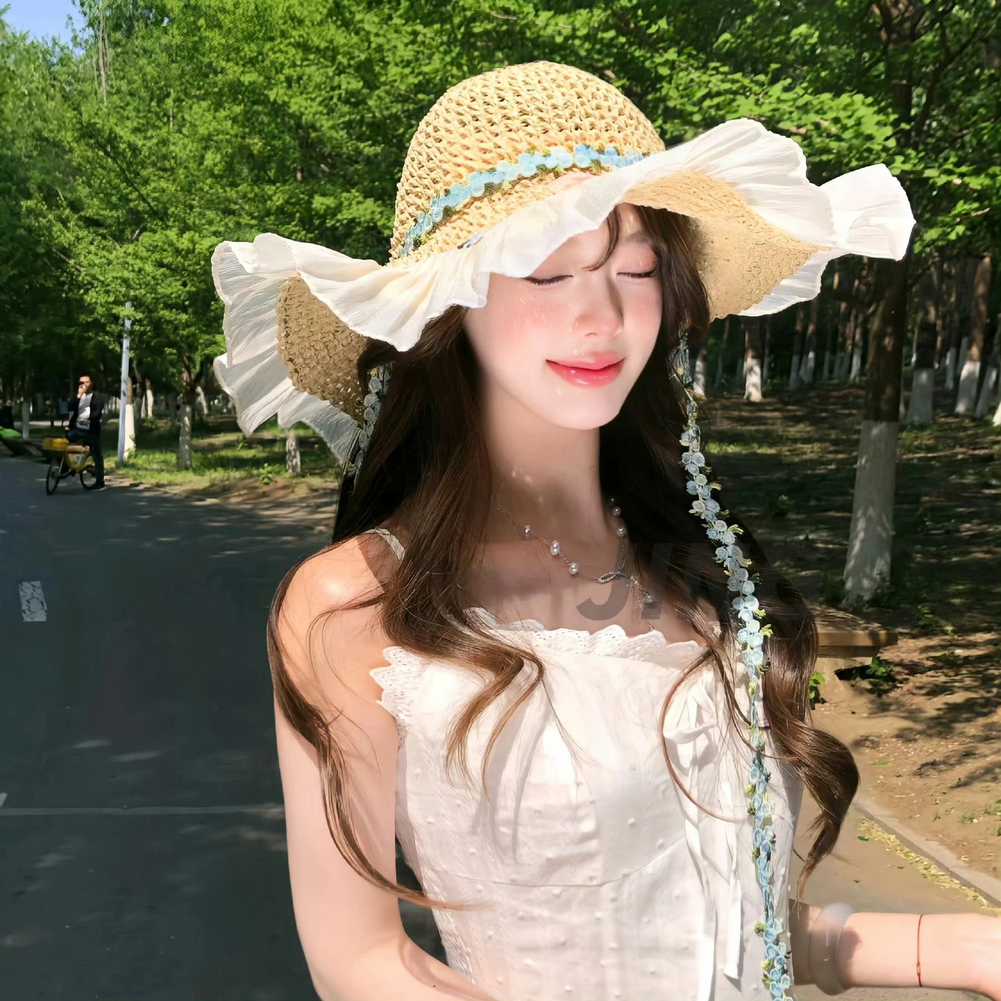 巴音郭楞伴游女生许曼姿的资料