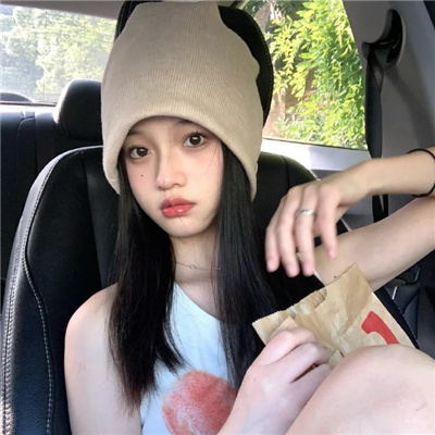 巴音郭楞伴游女生乙傲薇的资料