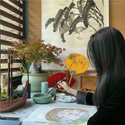 巴音郭楞伴游女生源又菡的资料