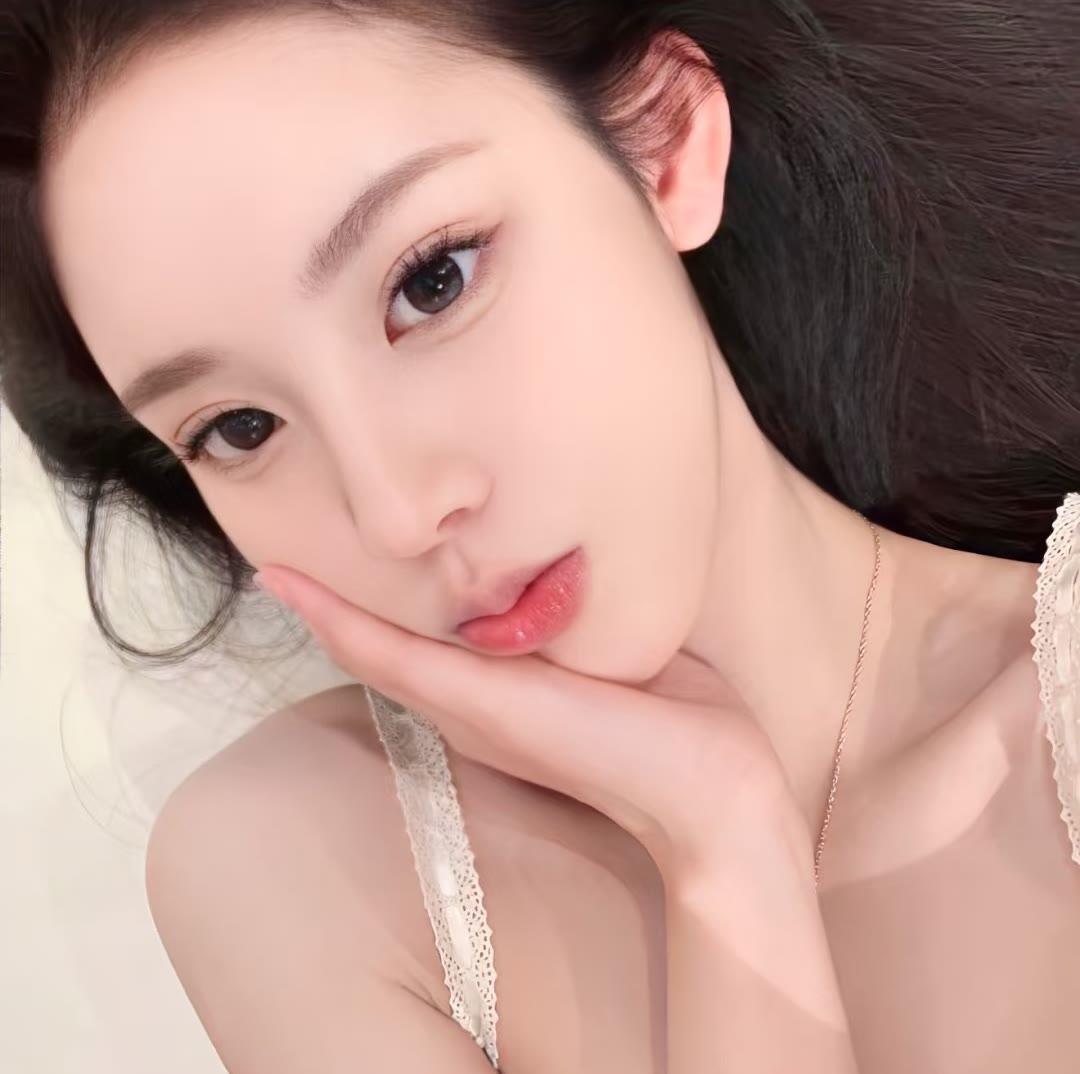 巴音郭楞伴游女生佛白易的资料